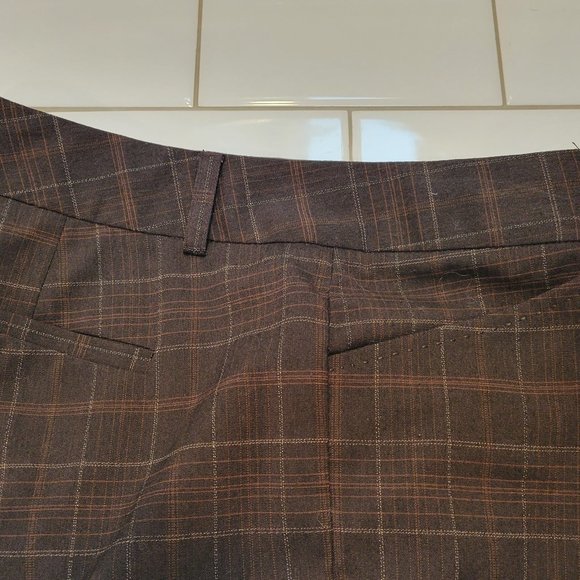 Tahari Plaid Dress Capris - Picture 3 of 5